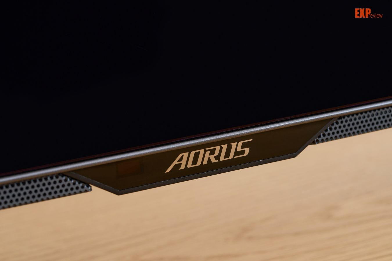 ​技嘉AORUS FO48U显示器评测：无须多言的OLED利器