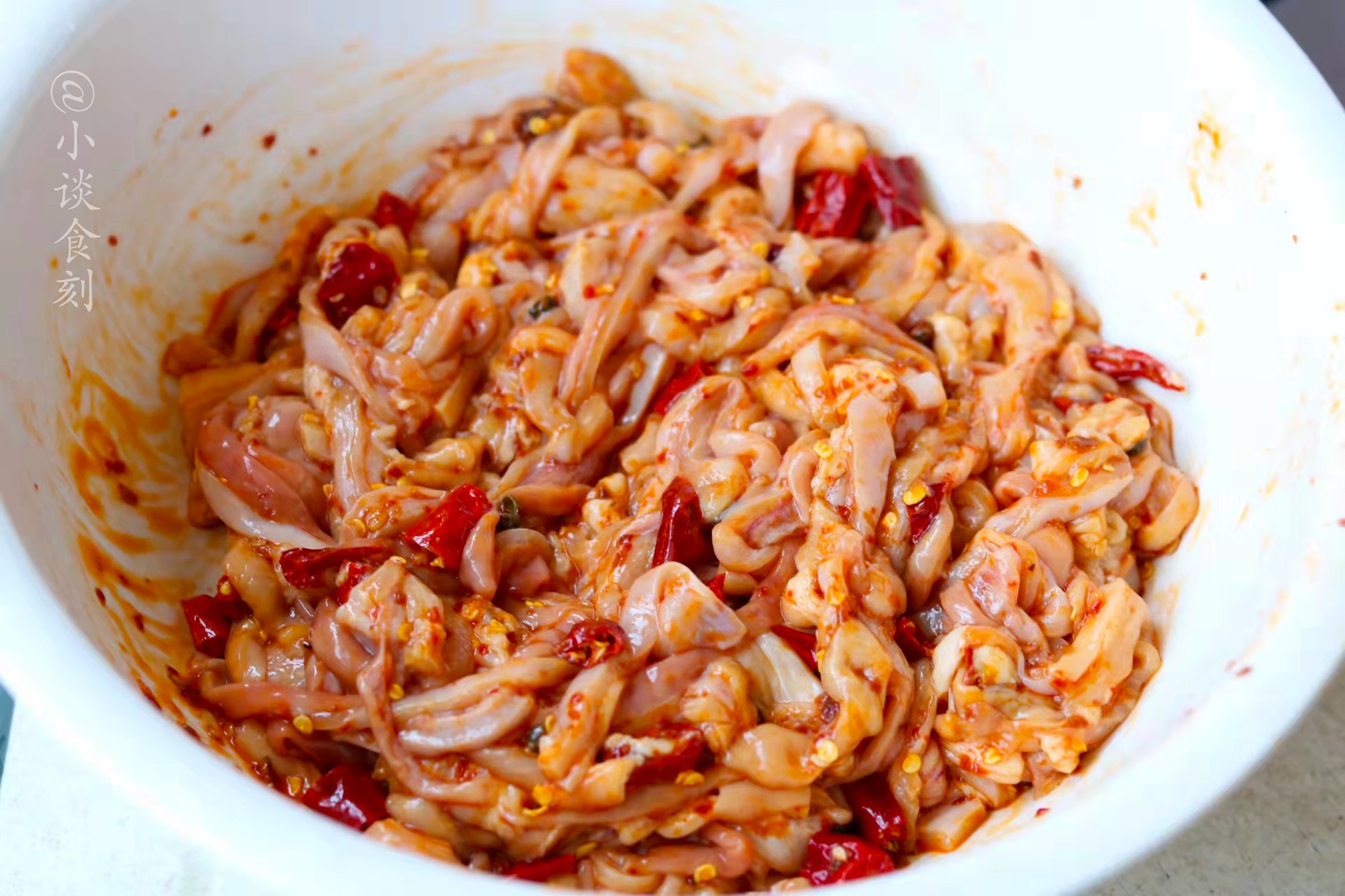 过年吃猪肚别卤了，牢记“1腌2炒3翻”，猪肚嫩滑爽脆，下饭香