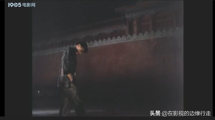 《摇滚青年》，其实是一个跳霹雳舞的青年，不过他的态度很摇滚