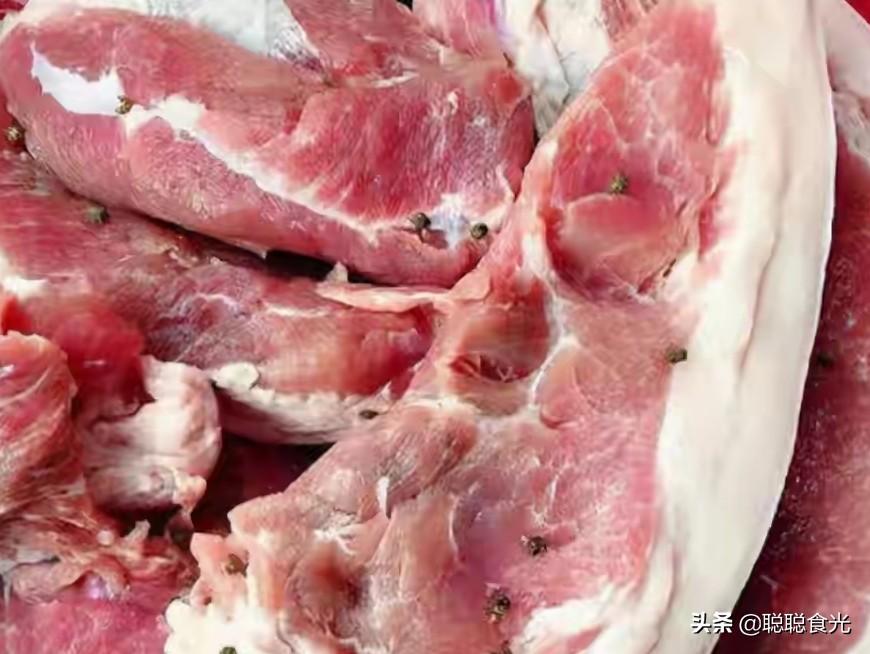 腌腊肉时，放多少盐才对？记住正确比例，不发霉不变臭，越放越香