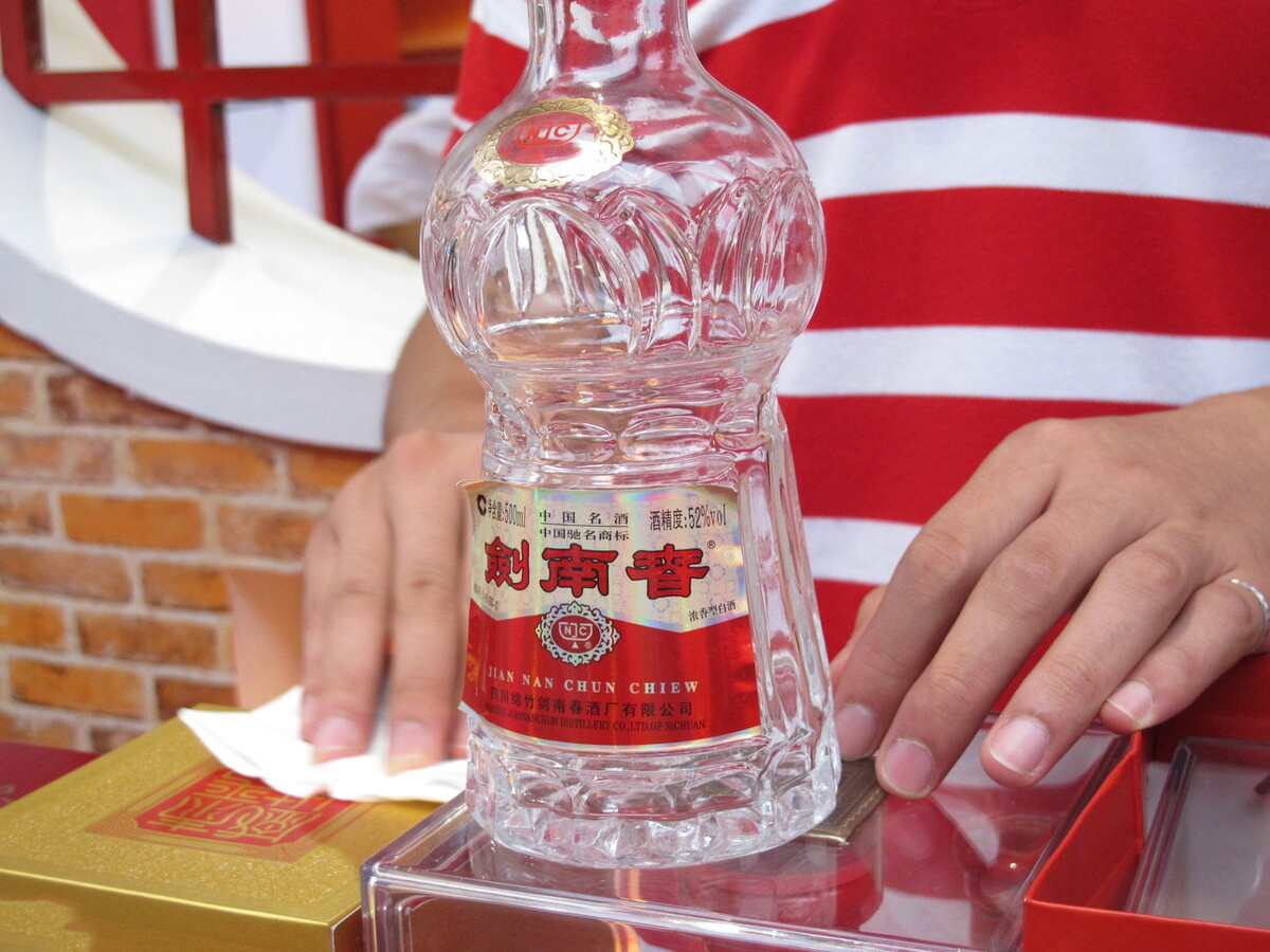 四川7大白酒，都是纯粮酿好酒，个个经典有名气，看看你喝过几个