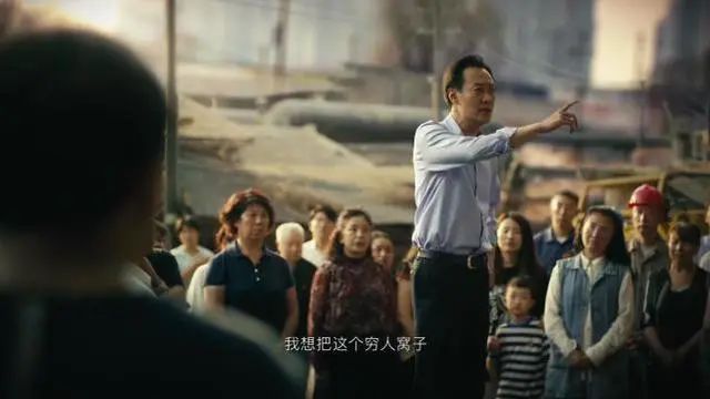 在《人世》中最具人气的十大角色中，周蓉超过了蔡晓光，郑娟仅名列第二。