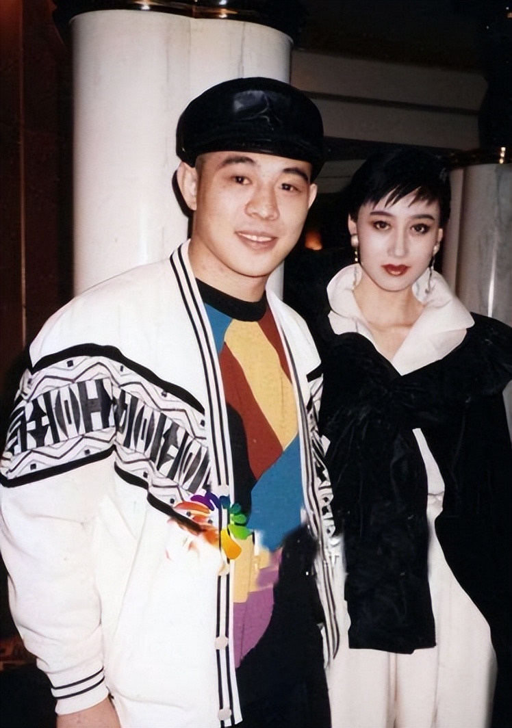 离婚32年后，再看李连杰、黄秋燕的婚姻，才明白离婚是最好的选择