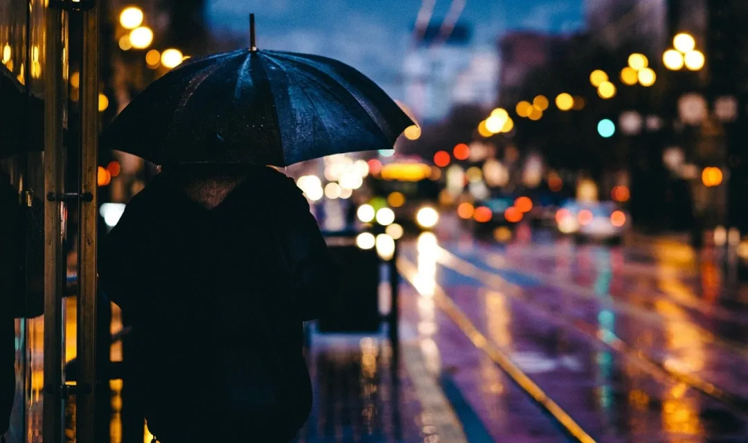 Rainbow大雨读音及天气现象解析

或者：

彩虹大雨的英文发音与气象含义