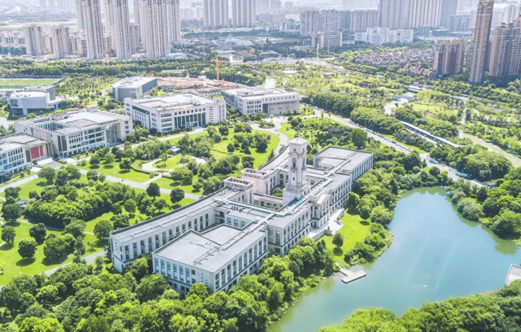 分数只够二本的考生，选择哪些大学更合适？建议：这些院校有前景