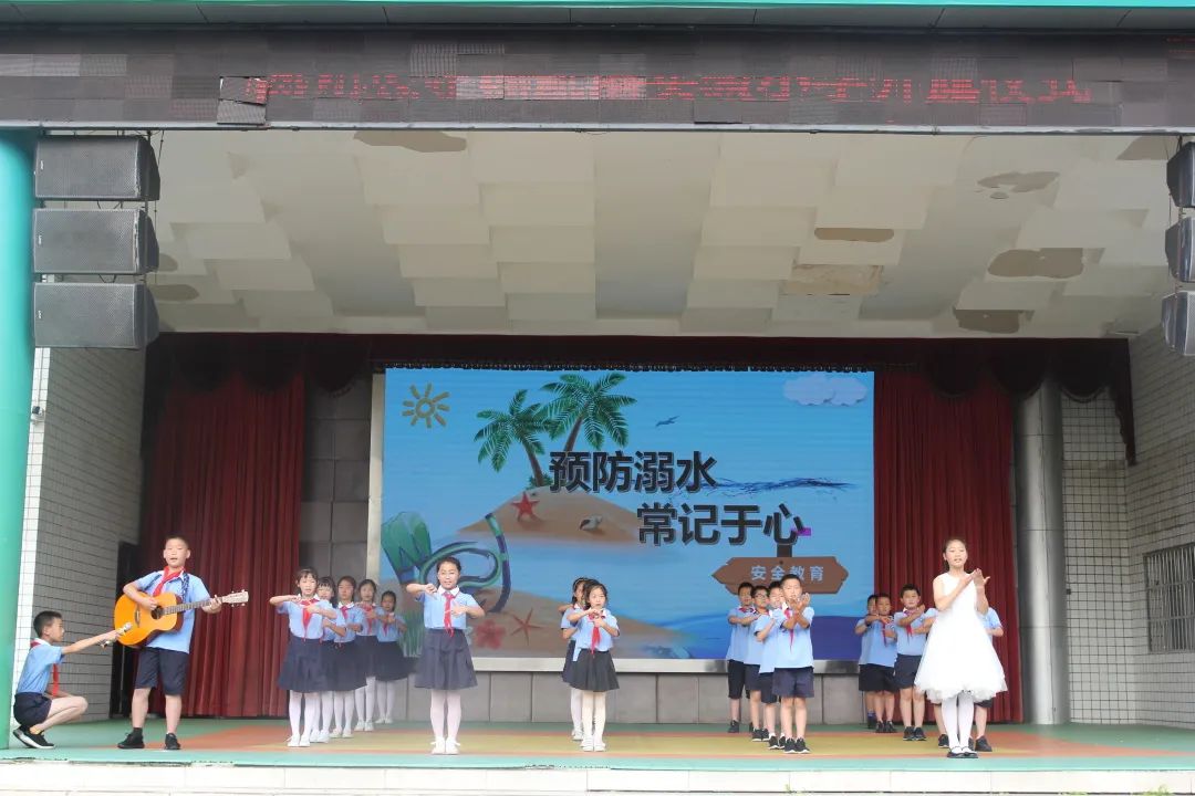 珍爱生命，安全第一｜记四川大学西航港实验小学第17周国旗下讲话