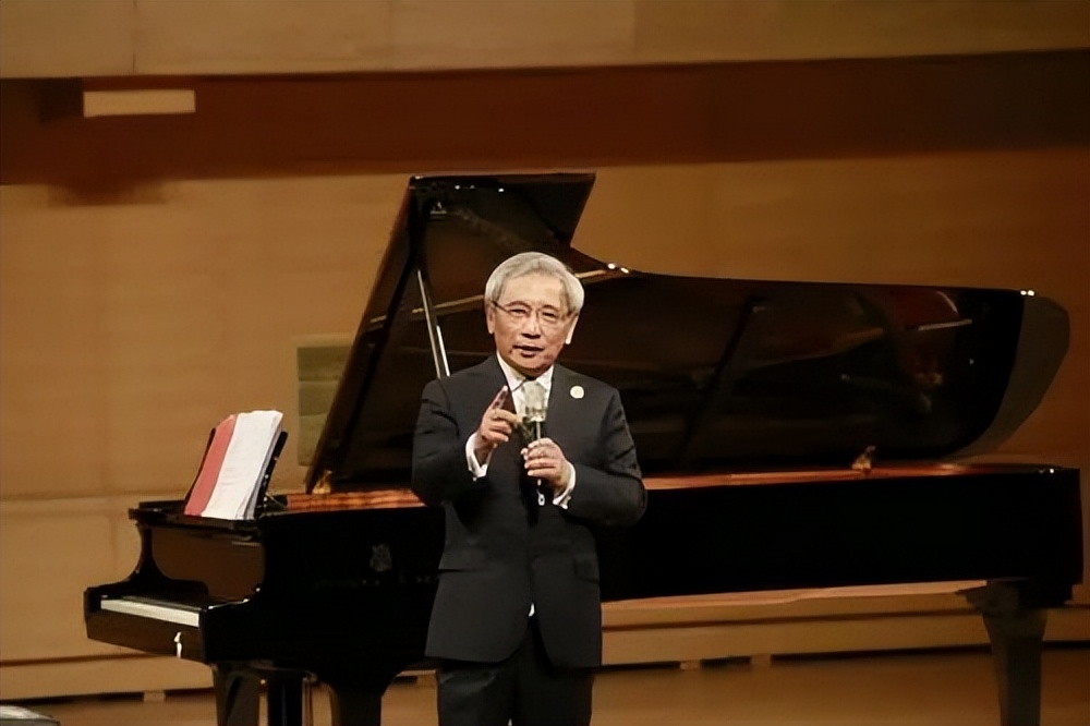学钢琴需突破四大层次：基础技巧、音乐理解、表现力与情感传达，循序渐进方能精通。