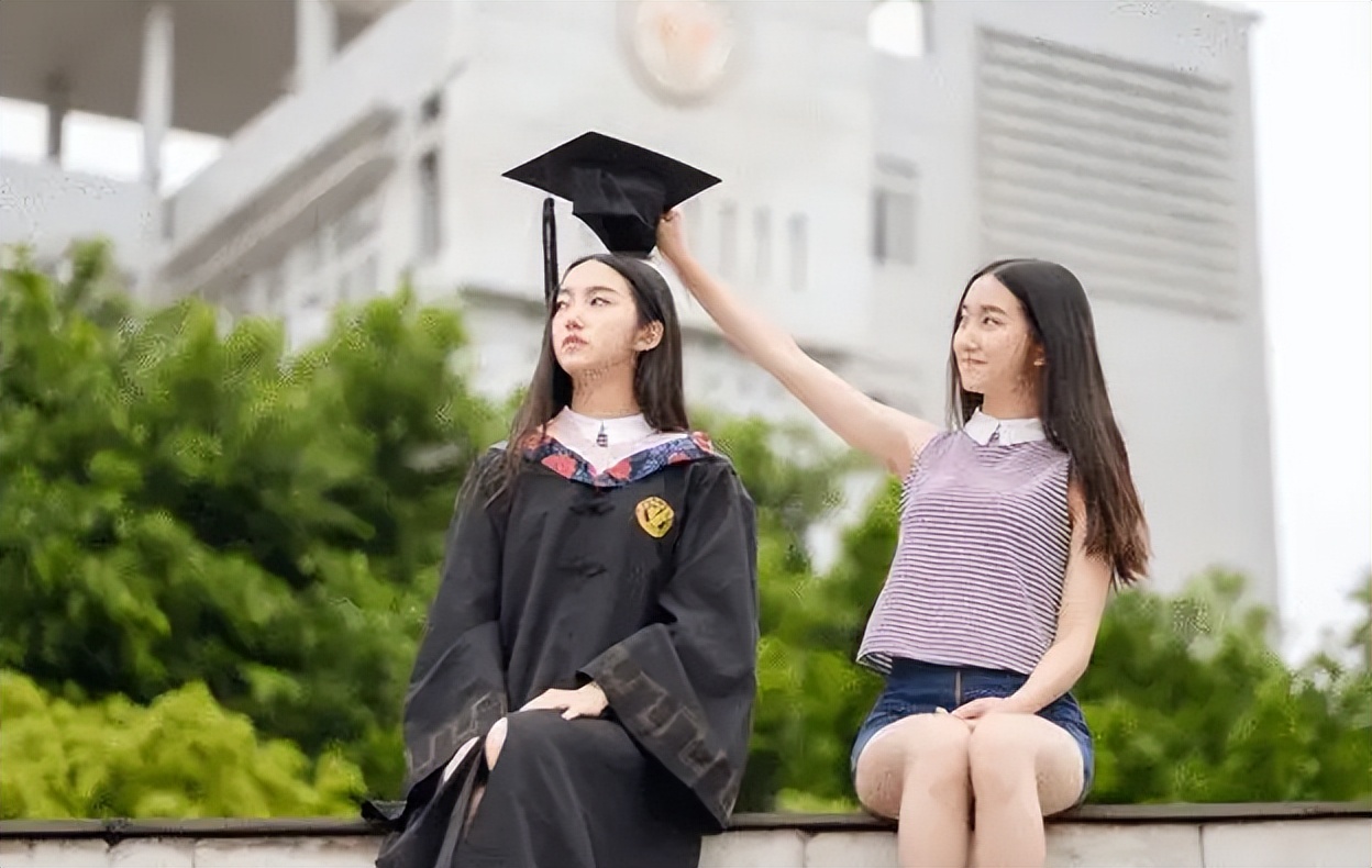 为什么高考前，很多女生会偷吃“避孕药”？班主任道出其中原委