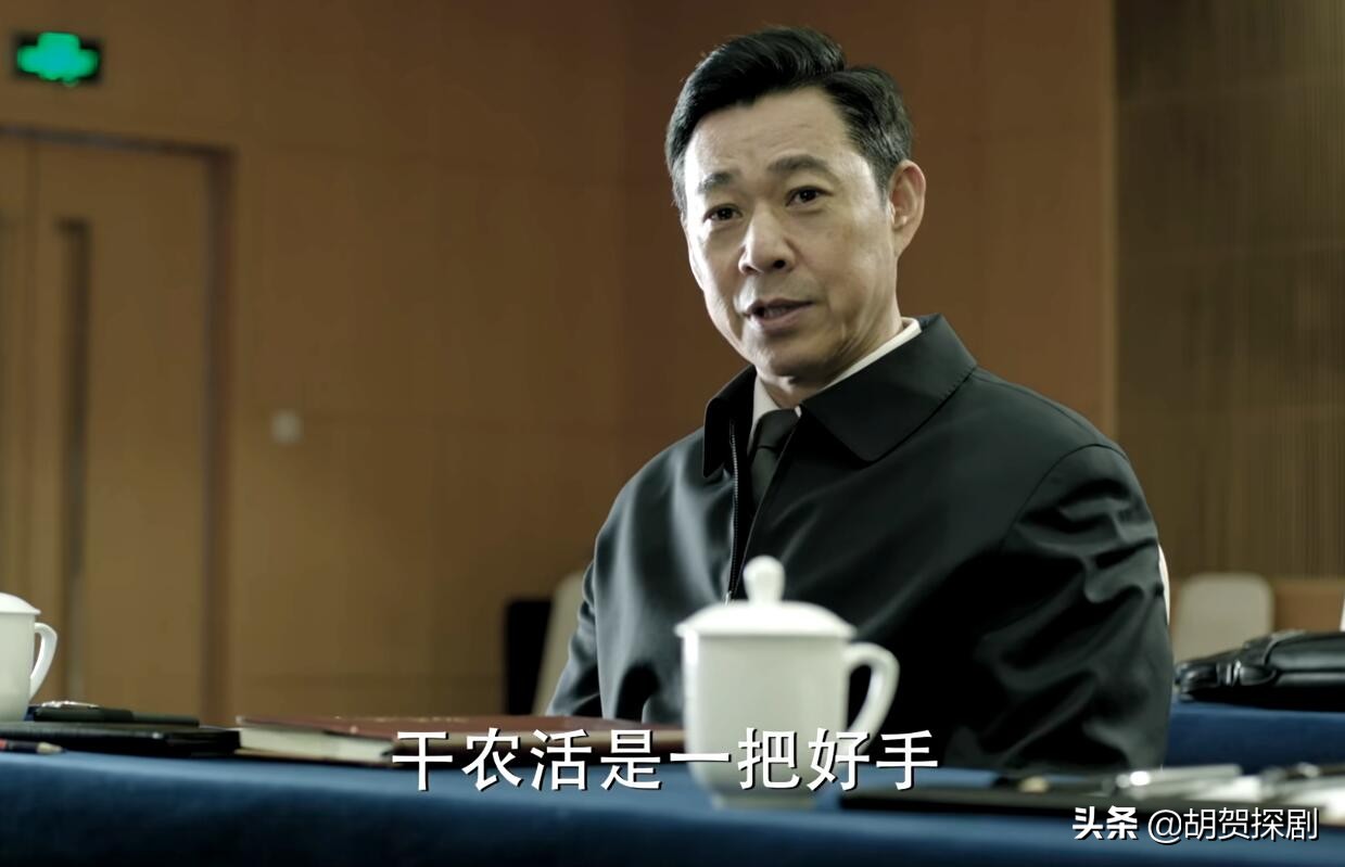 再看《人民的名义》：祁同伟十年不碰梁璐，是对当年一跪最狠报复