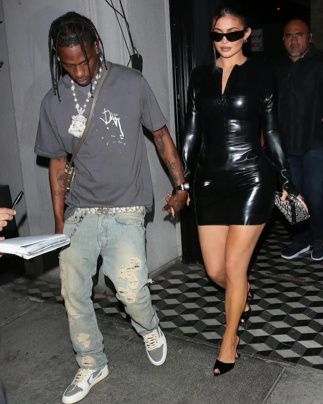 有钱人的烦恼：私人飞机坐你的还是我的？