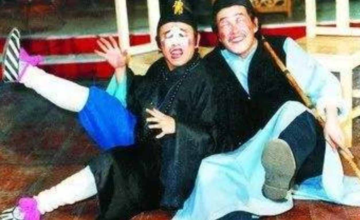 同是赵本山的种，把前妻女儿和后妻女儿一对比，差距一目了然