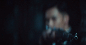 纹眉植发大红唇，手枪比肩迫击炮，想不到胡军还能接这种抗日神片