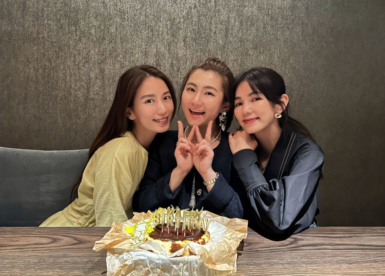 田馥甄39岁生日SHE合体庆祝，三姐妹久违同框，冻龄颜值抢镜