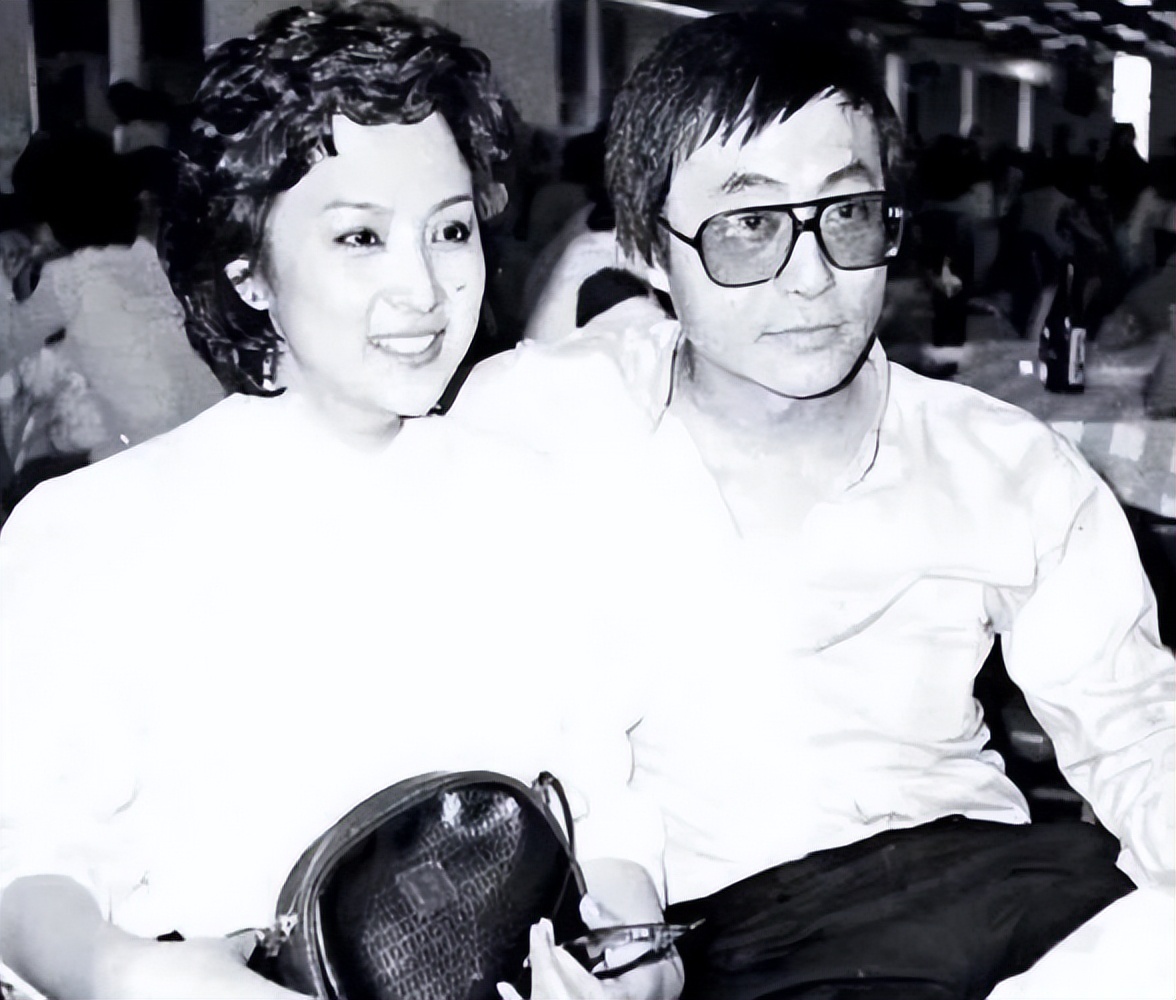 离婚27年，狄波拉和谢贤的人生状况，有何不同？