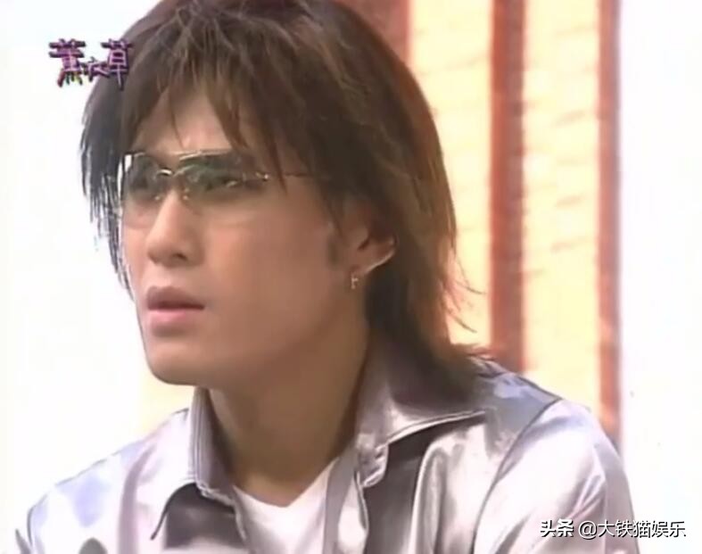 相貌平平却一直演男主的8位男星，扮酷耍帅演霸总，谁最让人尴尬