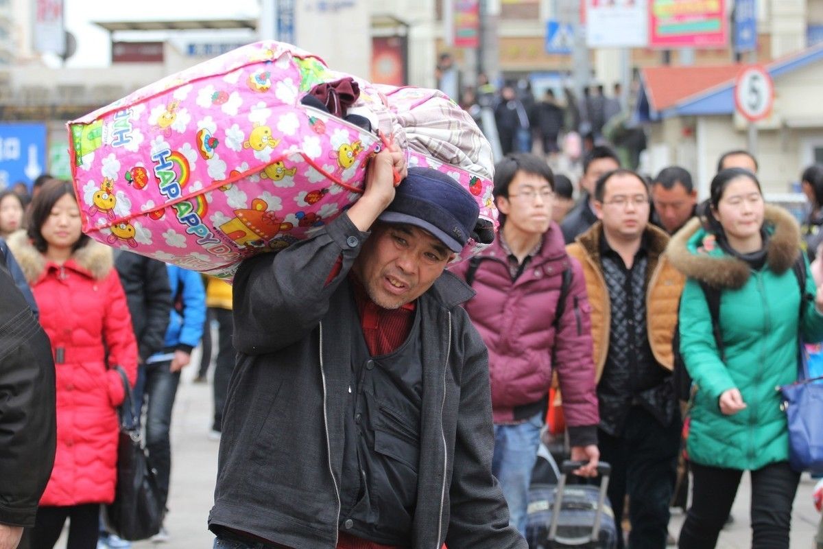 一条香烟多少包(在我眼中的70后：奔五的一代人，辛苦的一代人，也是无奈的一代人)