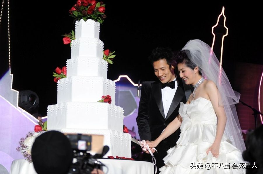 粘贴九首歌曲，皮肤失败，精神障碍，未婚生活，银杏的幸福