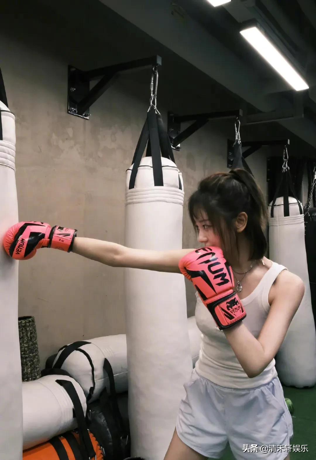 海陆，是一个活泼漂亮的小姐姐。爱外出旅游、也爱打拳，超酷