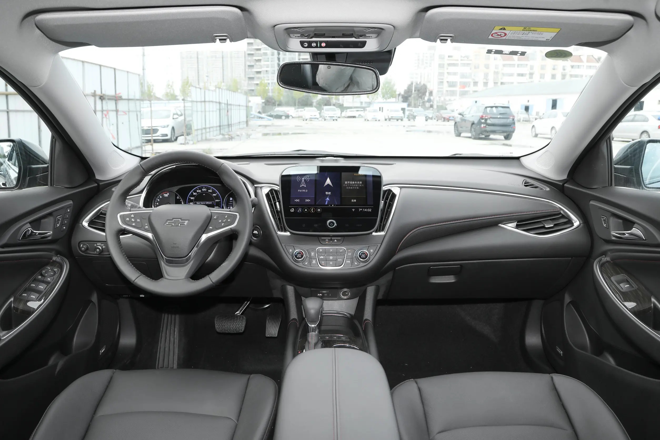 第1台是雪佛兰的迈锐宝xl.