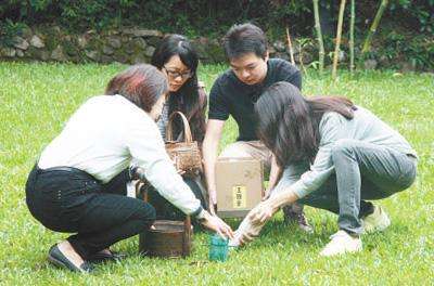 25万买的房子不住，专门用来存放骨灰盒，邻居发现要报警，合理吗