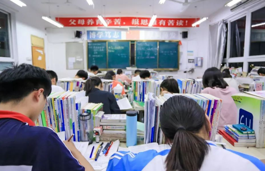 2022年各省高考人数出炉，河南省再次独占鳌头，看到北京有些心酸