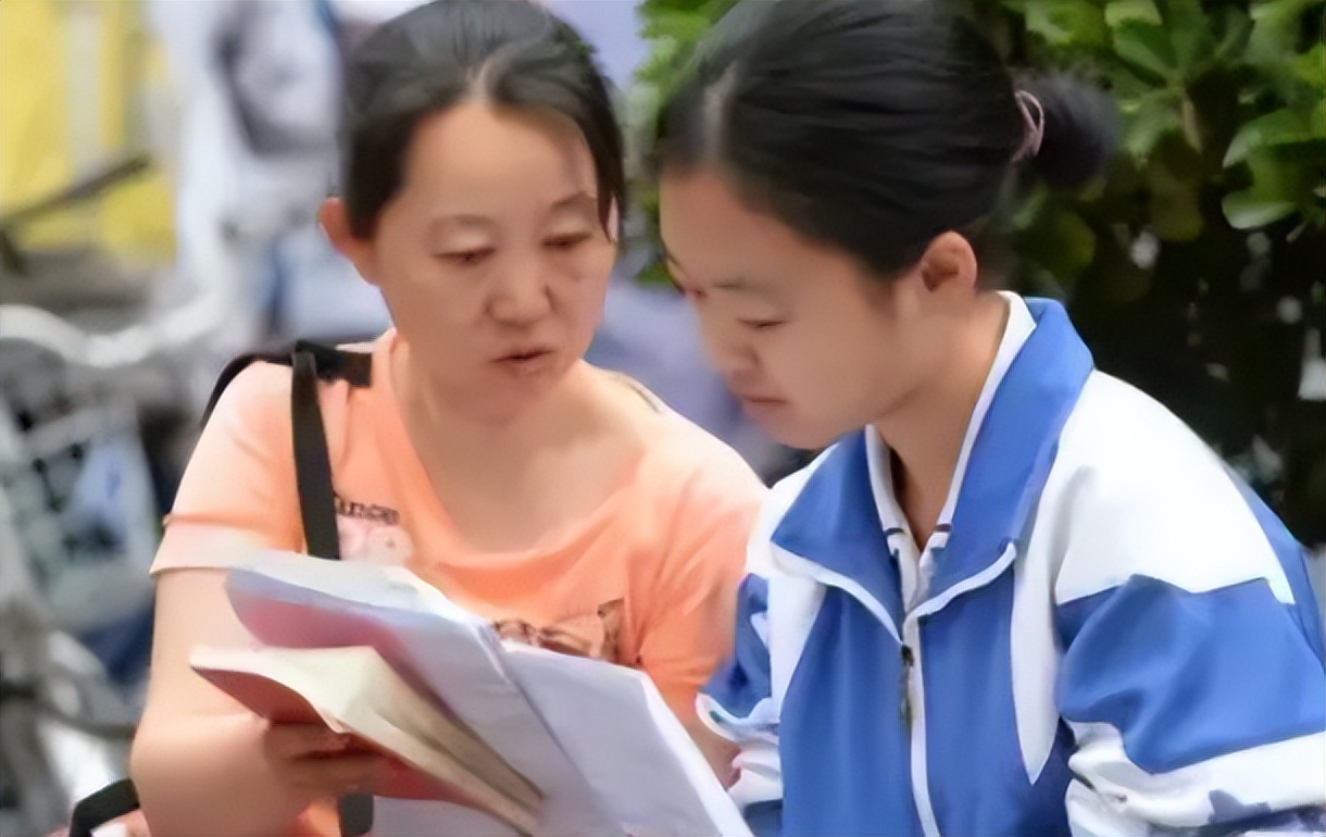 超半数受访大学生表示，毕业后将会考研，明年报考人数或超520万