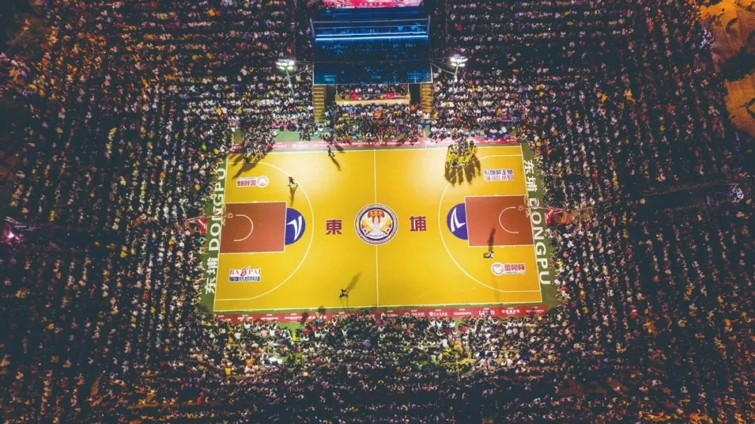 为什么最强nba登不上(砸400万，请NBA球星打球！中国最山寨比赛，凭啥火爆小县城？)