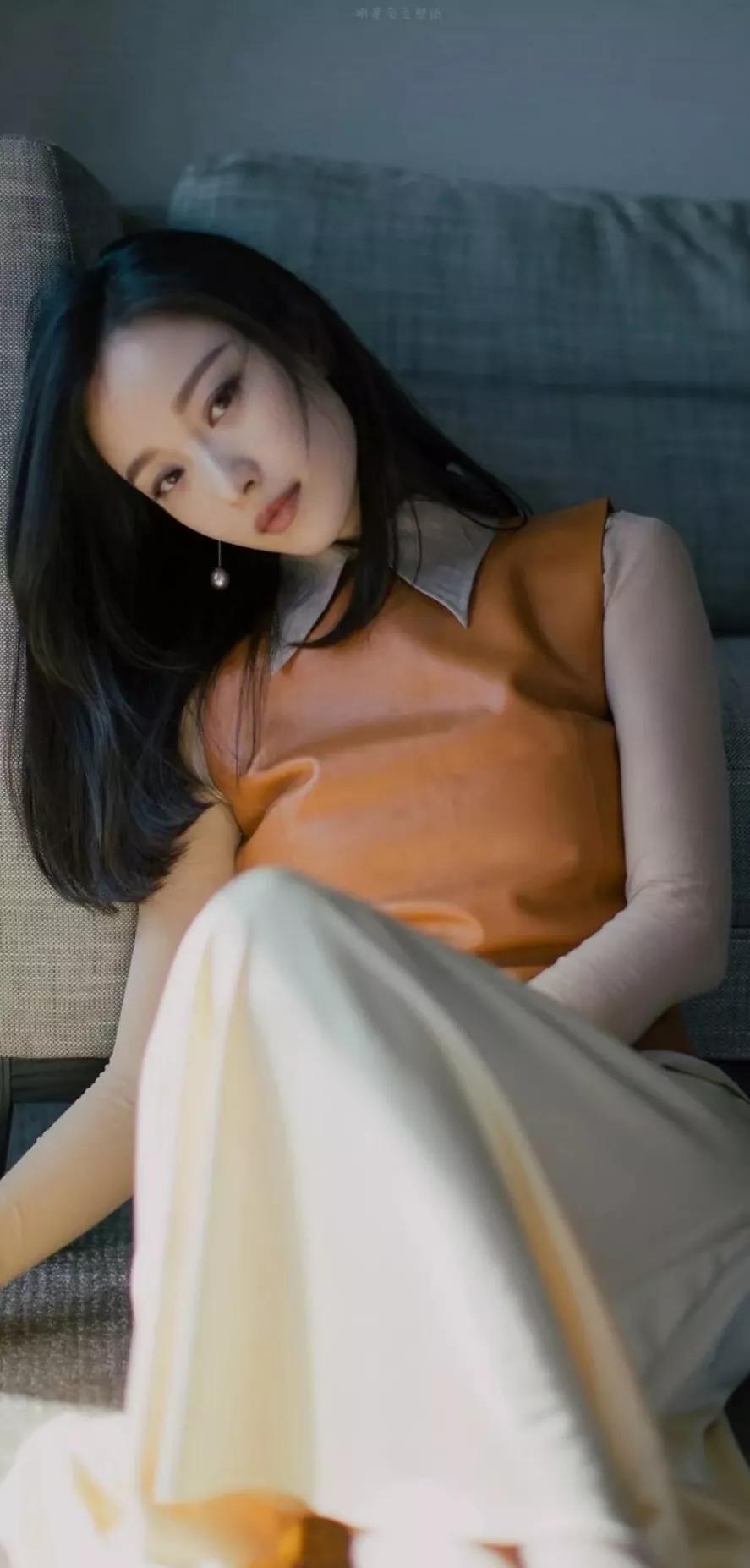 手机桌面，明星邓家佳和倪妮
