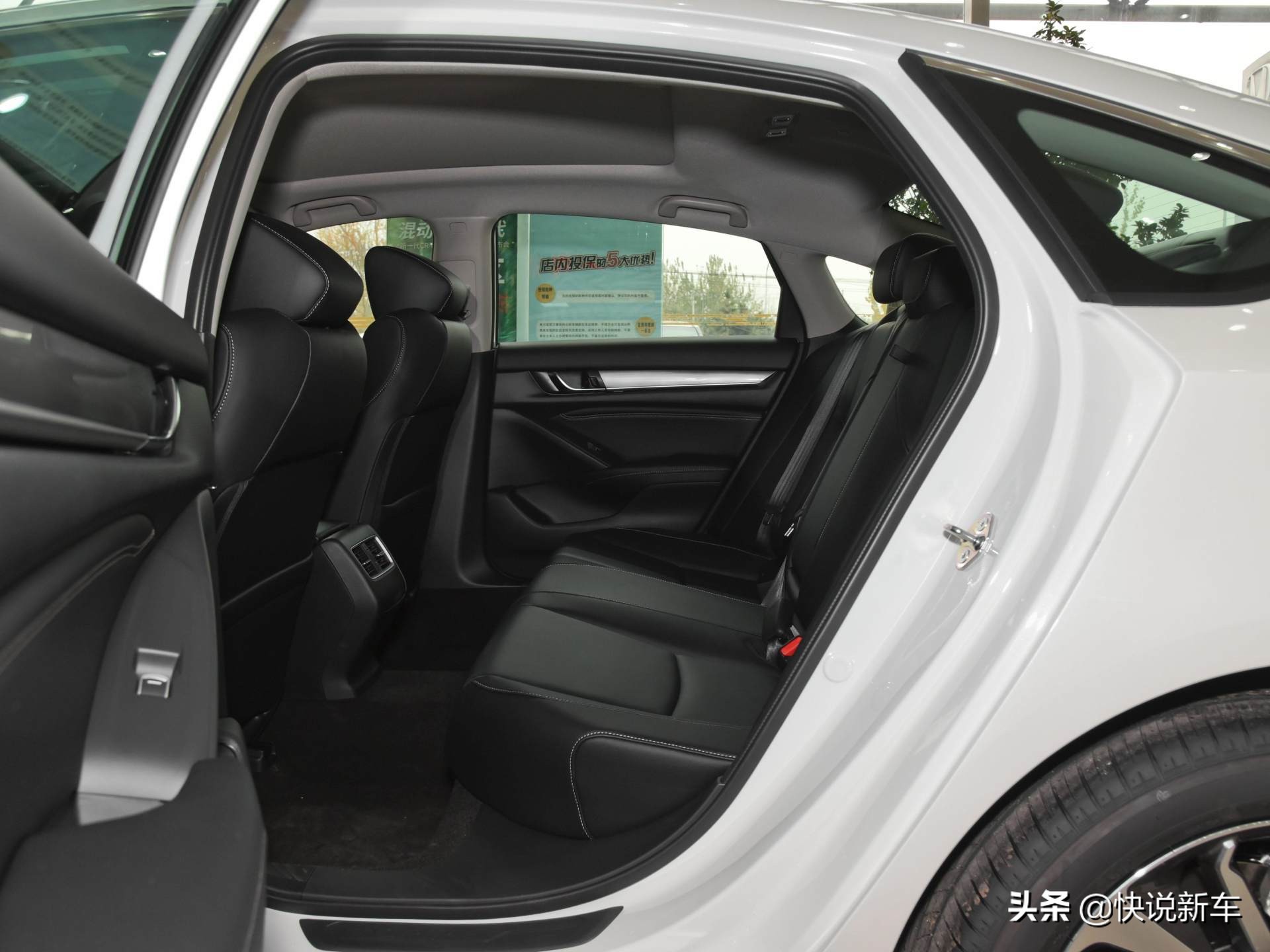 日本合资中型车，18万起步，油电混动，实拍INSPIRE