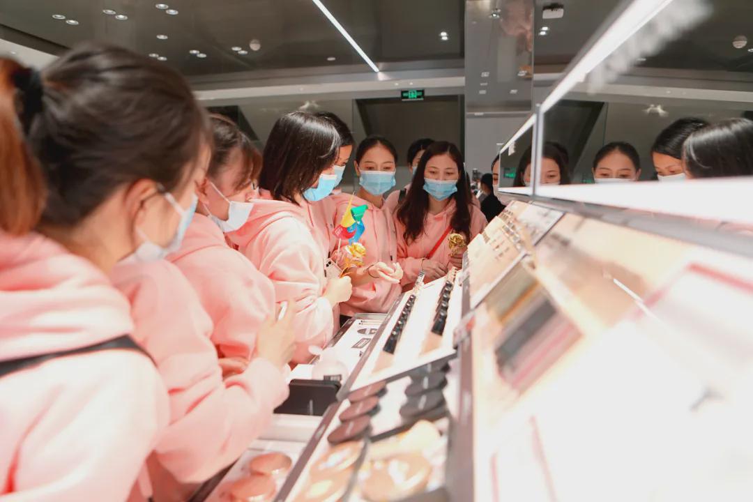 我46岁，人生第一次学化妆