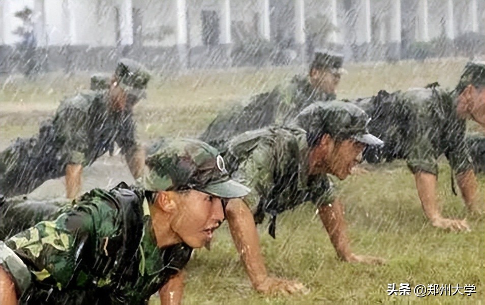 奋斗的迷彩 —— 青春最美丽