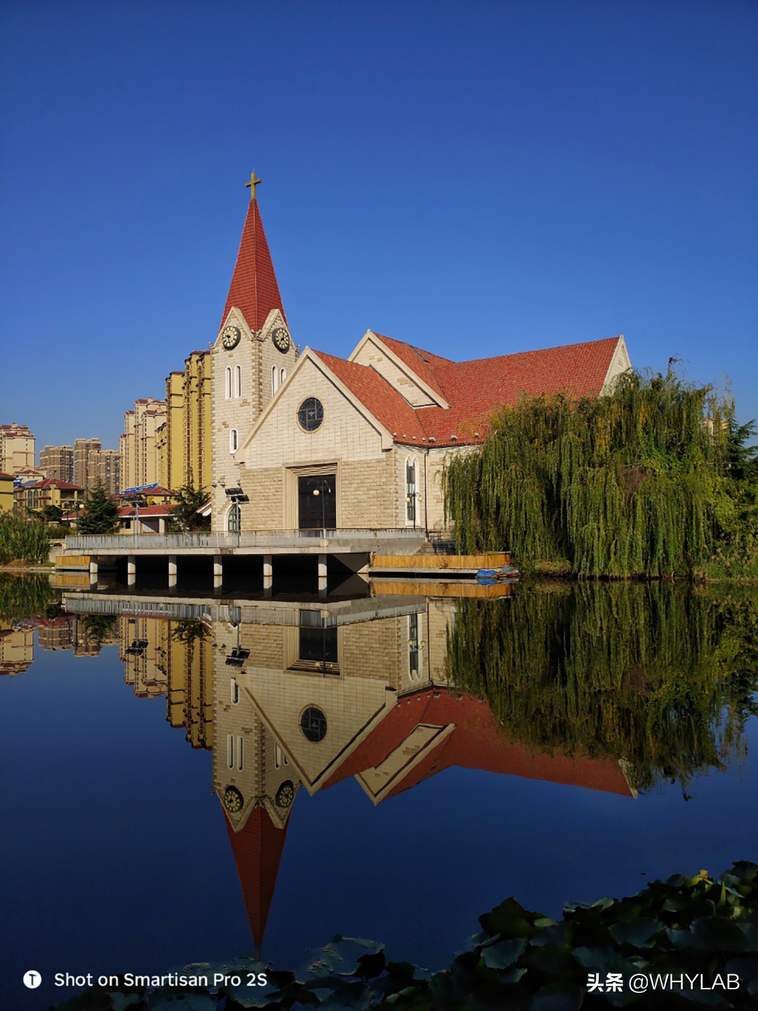 手机厂商们，该对相机水印上点心了