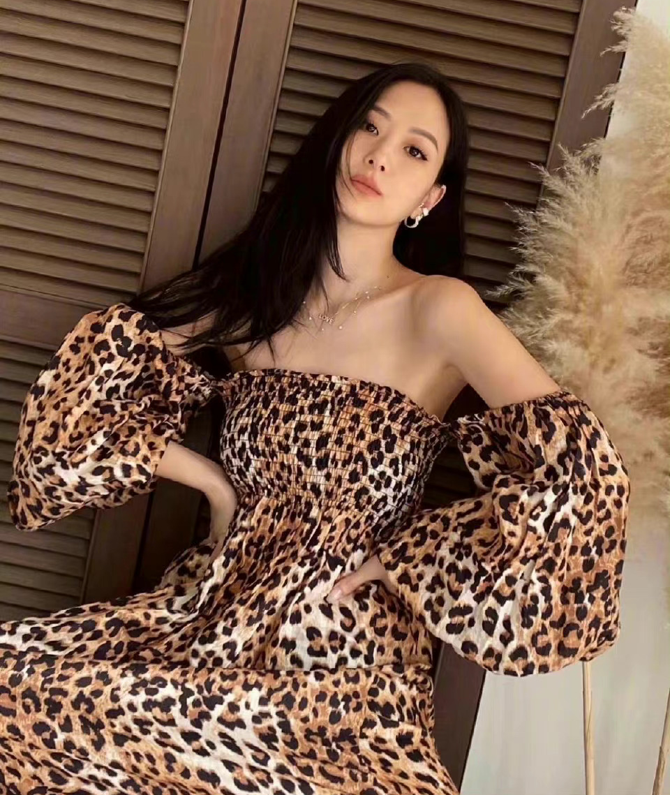 真不愧是台湾第一名媛，44岁孙芸芸时髦靓丽，毫无油腻感像20来岁
