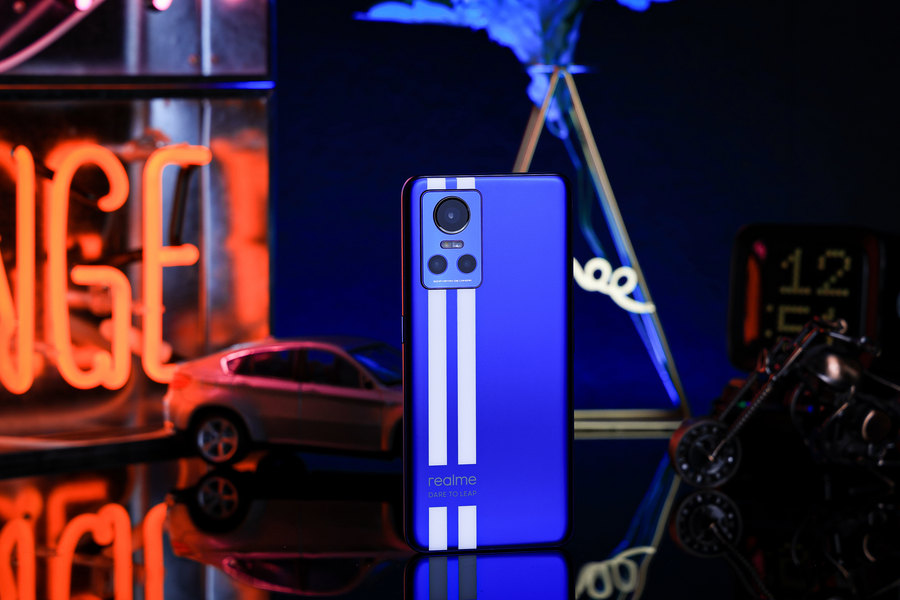 买手机想一步到位，但又不想多花钱，看看这3款超性价比手机