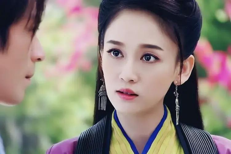 你觉得东方不败哪个打扮最好看？