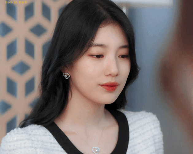 长得姬里姬气配一脸，实际上却是正版和盗版的差别？