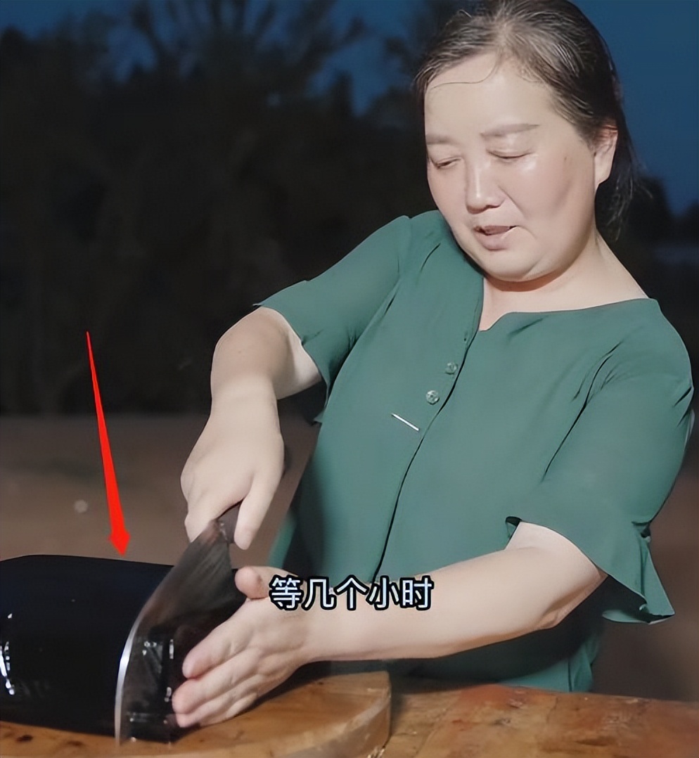 露馅了？唐小鱼做龟苓膏，却被质疑用现成的，网友：看你咋解释