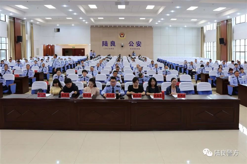 陆良县公安局组织开展“护航二十大 忠诚保平安—最美陆良警察故事”讲演比赛