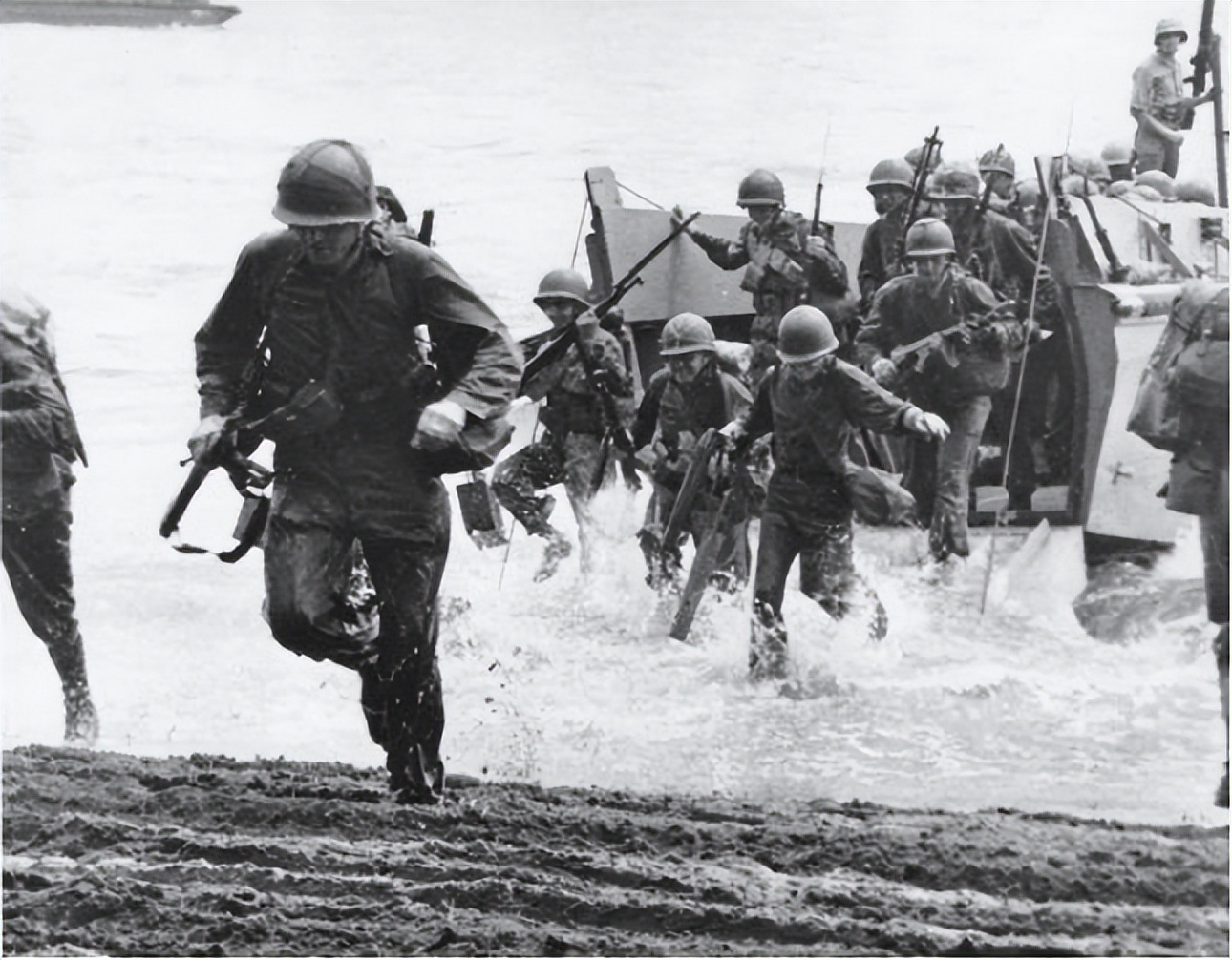 冲绳岛战役有多惨烈?美军杀红眼,10万日军被打得一个不剩-热门资讯