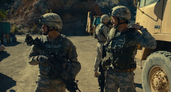 美军基地建在山谷,塔利班居高临下美军死伤惨重《前哨》武器介绍