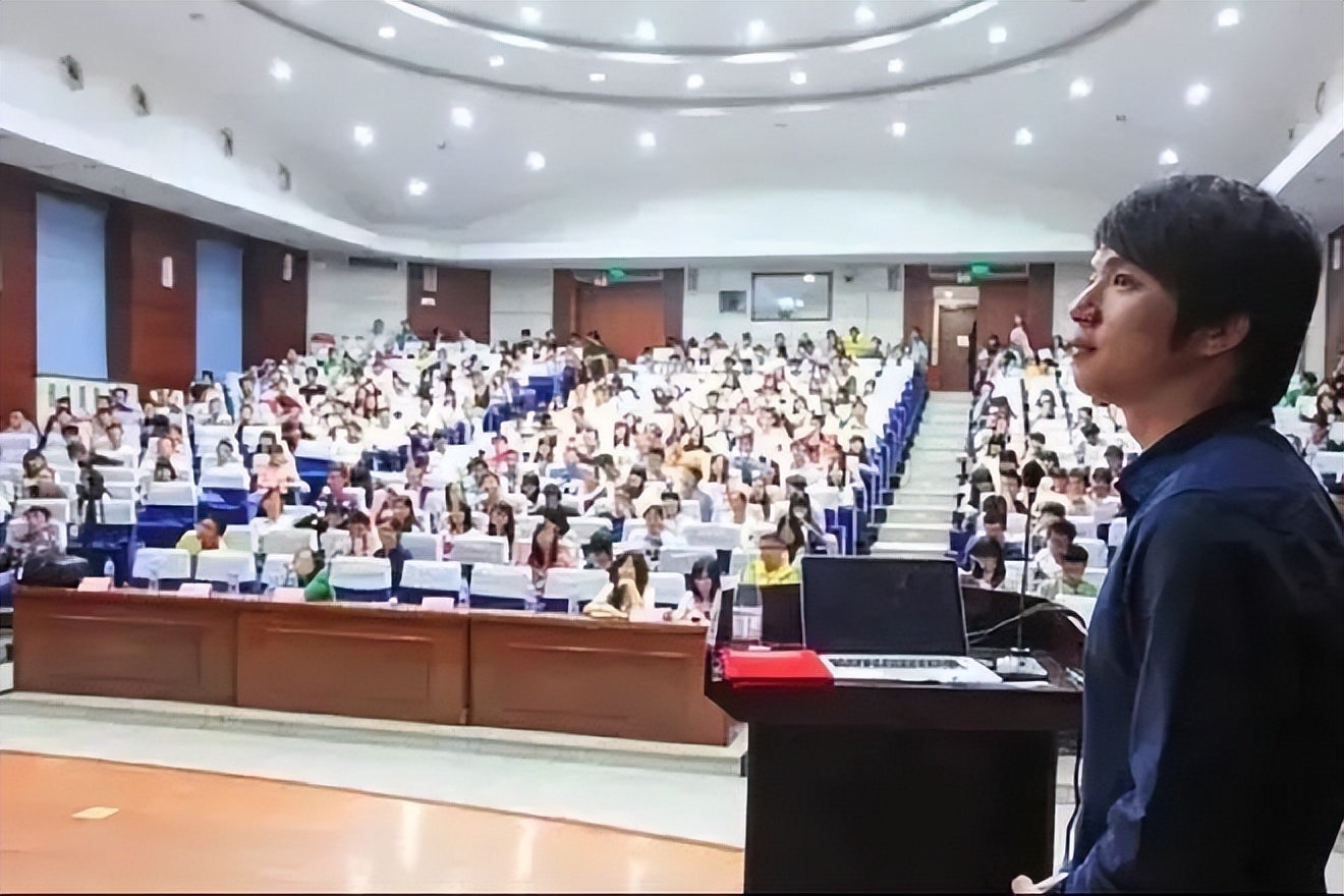 卷款5.4亿，连夜跑路！昔日的北大学霸，人设崩了