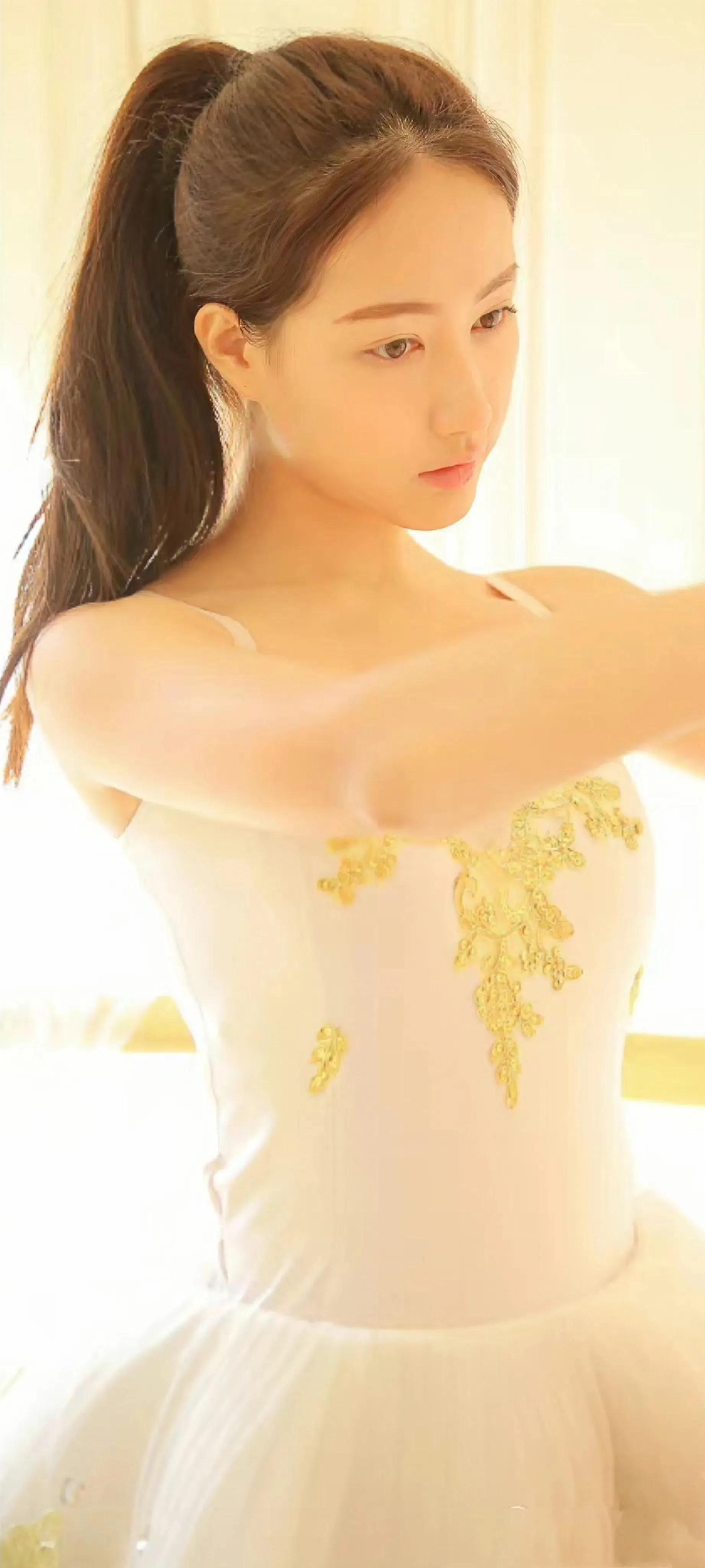 端庄美丽的张子璇