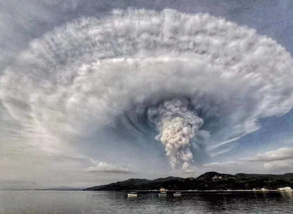 地球要进入极寒期?智利拉斯卡尔火山又喷发了,现6000米火山灰柱
