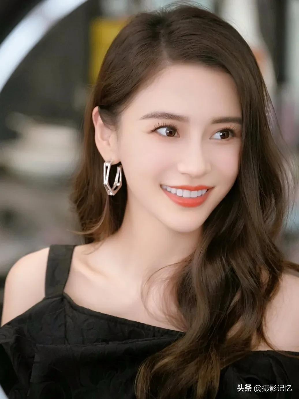 杨颖：俏丽多姿，风姿卓越