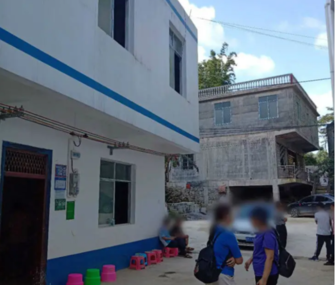 广西90后夫妻，隐居深山生10个娃，男主人：感谢政府帮助，很满足