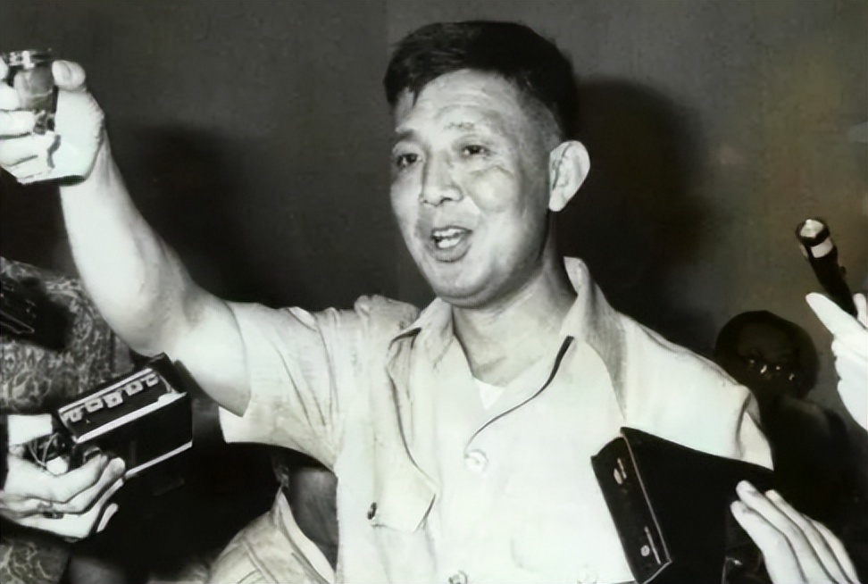 1977�� ������Ǯ��ɫ�����ķ�԰�� ��ʻ�Ƚ�ս���Ӵܶ԰�