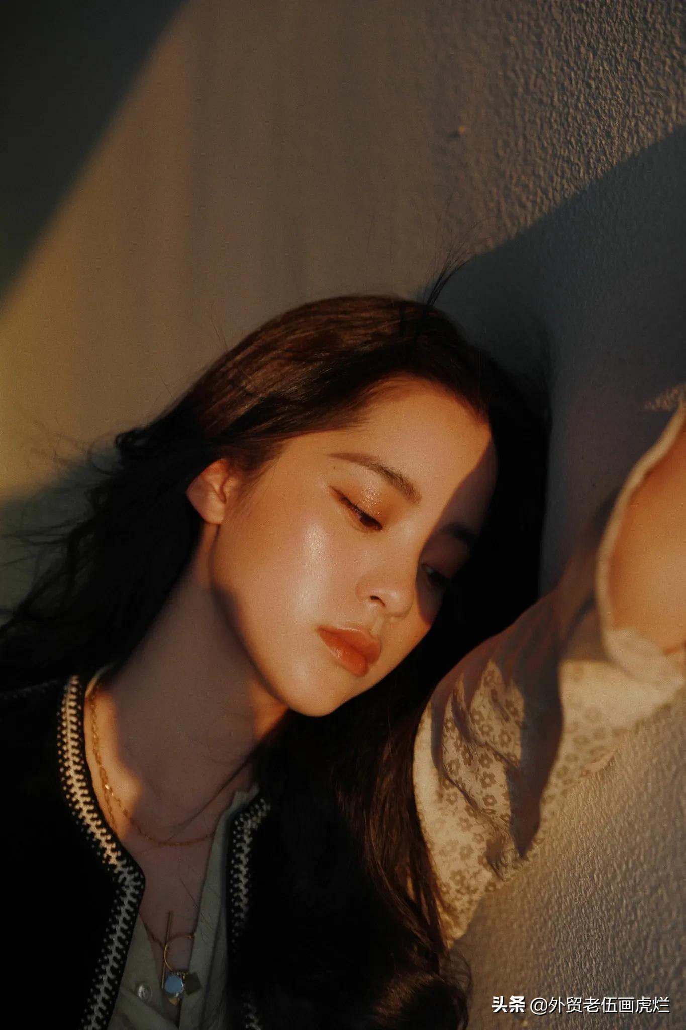 欧阳娜娜，四小花旦，虽然没有什么代表作，但音乐素养不错