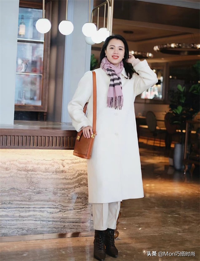 “围巾+呢大衣”才是2022年最时髦的打开方式！既温暖显瘦又高级