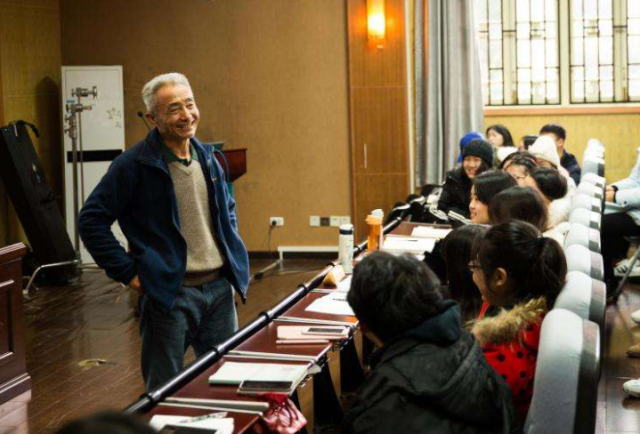 华中师范大学老师戴建业(华中师范大学的戴建业教授正在讲课)
