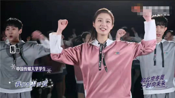 冯琳亮相冬奥会，C位领舞“艳压群芳”，保研到复旦还是“校花”